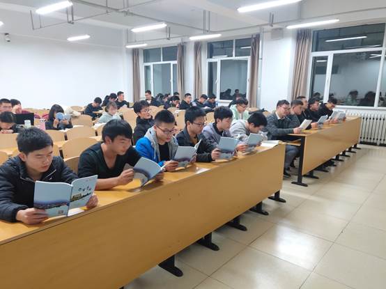 说明: C:\Users\jum\Desktop\2018级入学教育材料\18010641\学习学生手册\学习学生手册照片.jpg